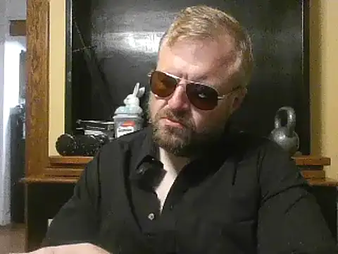 Snapshot of TheOneDonShaun chatting on 06-11-26, 02:22 TheOneDonShaun online show from 06-11-26, 02:22
