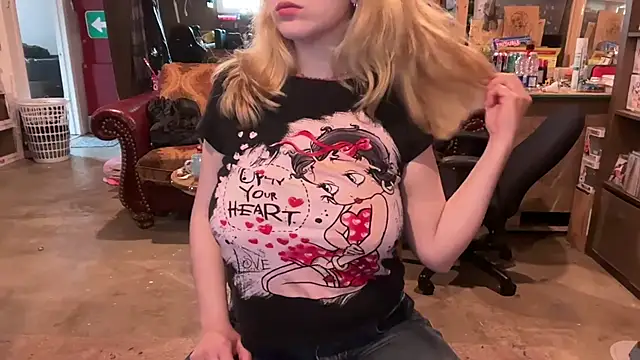 chaton blanche online show from 03-05-26, 07:32