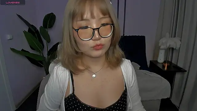 Erica Asti online show from 11-18-25, 02:27