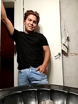 Snapshot of Oliver_Bach chatting on 11-17-25, 10:25 Oliver Bach online show from 11-17-25, 10:25