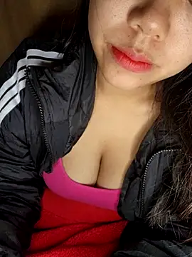 Snapshot of Xiu-L chatting on 11-19-25, 12:54 Xiu-L online show from 11-19-25, 12:54