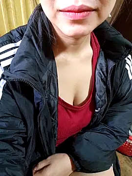 Snapshot of Xiu-L chatting on 11-21-25, 03:27 Xiu-L online show from 11-21-25, 03:27