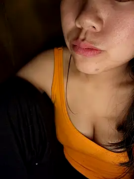 Snapshot of Xiu-L chatting on 12-15-25, 03:40 Xiu-L online show from 12-15-25, 03:40