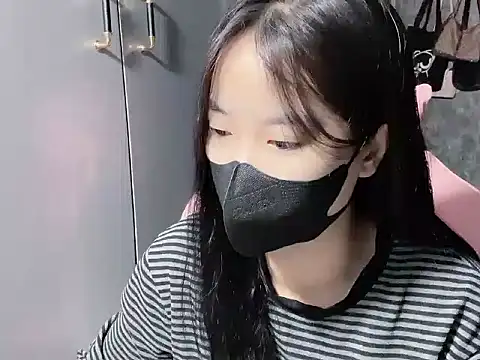 Hellen2999 online show from 12-18-25, 03:22