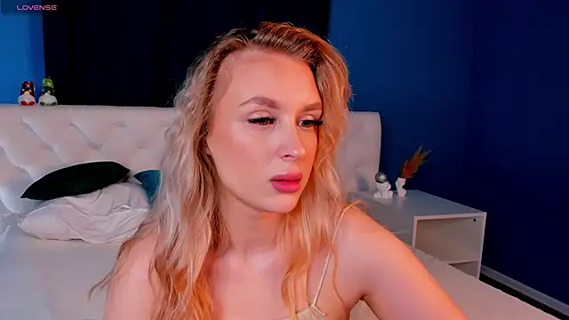 Snapshot of KiraRuiz chatting on 02-24-26, 01:06 KiraRuiz online show from 02-24-26, 01:06