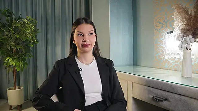 Snapshot of WendyArand chatting on 11-18-25, 11:13 WendyArand online show from 11-18-25, 11:13