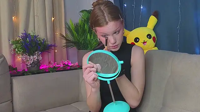 Snapshot of KarieBowery chatting on 12-04-25, 07:57 KarieBowery online show from 12-04-25, 07:57