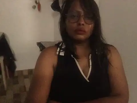 Snapshot of raveena_hot chatting on 06-26-26, 05:13 raveena hot online show from 06-26-26, 05:13