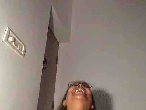 raveena hot online show from 12-16-25, 04:28