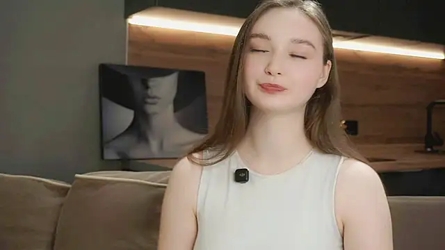 Eliravelvet online show from 11-18-25, 06:22