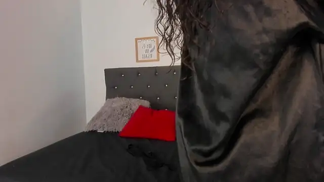 Snapshot of Sofia_Browwnn chatting on 11-25-25, 12:16 Sofia Browwnn online show from 11-25-25, 12:16