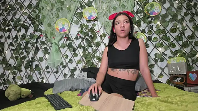 LittlePeach  online show from 04-09-26, 11:05