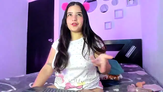 Snapshot of Babyhoney18 chatting on 12-22-25, 07:36 Babyhoney18 online show from 12-22-25, 07:36