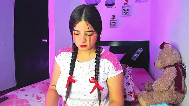 Snapshot of Babyhoney18 chatting on 01-13-26, 05:06 Babyhoney18 online show from 01-13-26, 05:06