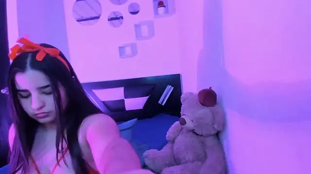 Snapshot of Babyhoney18 chatting on 01-06-26, 07:40 Babyhoney18 online show from 01-06-26, 07:40