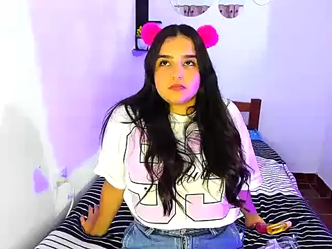 Babyhoney18 online show from 11-18-25, 12:59