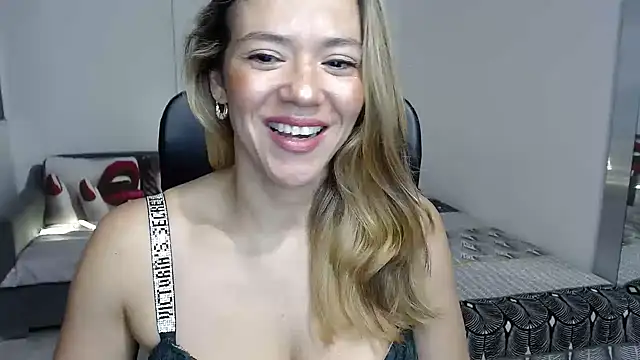 Annie Cervantez online show from 05-25-26, 06:12