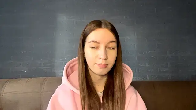 Snapshot of CindaWinn chatting on 11-18-25, 08:17 CindaWinn online show from 11-18-25, 08:17