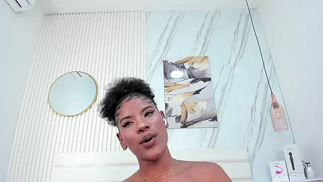 Snapshot of Afro_Luna chatting on 11-30-25, 11:33 Afro Luna online show from 11-30-25, 11:33