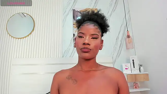 Snapshot of Afro_Luna chatting on 11-29-25, 12:05 Afro Luna online show from 11-29-25, 12:05