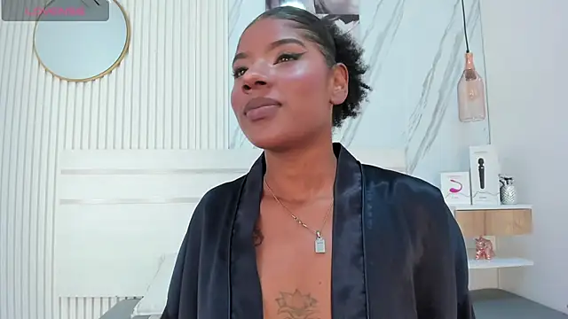 Snapshot of Afro_Luna chatting on 11-28-25, 12:05 Afro Luna online show from 11-28-25, 12:05