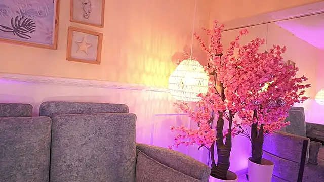 MeganLowell online show from 02-06-26, 06:59