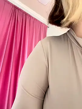 Snapshot of Burlesk_Kate chatting on 11-18-25, 11:46 Burlesk Kate online show from 11-18-25, 11:46