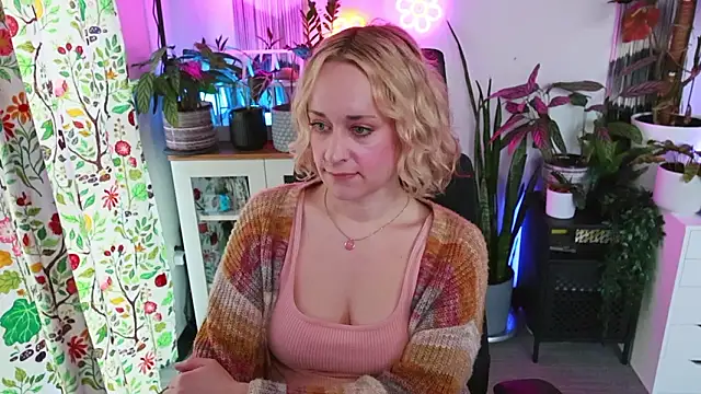 Snapshot of xzoeyryanx chatting on 02-10-26, 06:40 xzoeyryanx online show from 02-10-26, 06:40