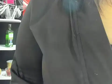 Naomy noa online show from 11-18-25, 07:39