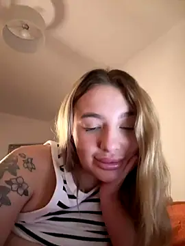 Snapshot of LilyLoveUK chatting on 11-21-25, 10:53 LilyLoveUK online show from 11-21-25, 10:53