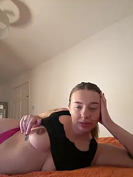 Snapshot of LilyLoveUK chatting on 11-22-25, 09:57 LilyLoveUK online show from 11-22-25, 09:57