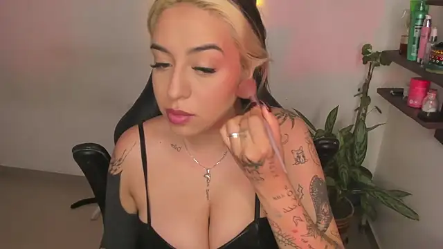 VeloraVyxen  online show from 12-17-25, 12:43