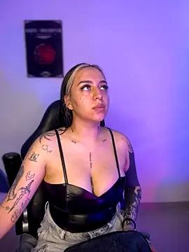 VeloraVyxen  online show from 11-18-25, 08:23