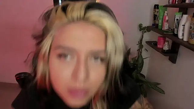 VeloraVyxen  online show from 12-19-25, 01:13