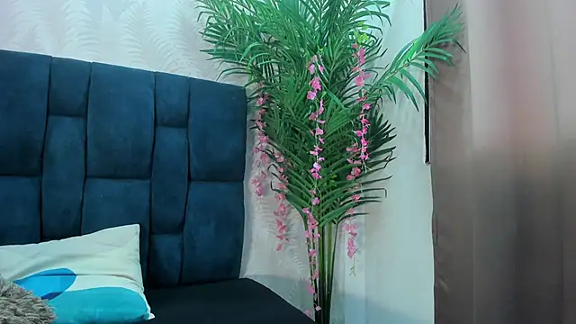 Holly Sly online show from 11-24-25, 07:14