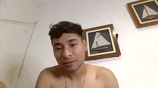 Snapshot of miguelgomher chatting on 12-14-25, 10:26 miguelgomher online show from 12-14-25, 10:26