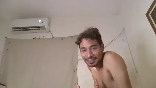 Snapshot of miguelgomher chatting on 01-14-26, 07:12 miguelgomher online show from 01-14-26, 07:12