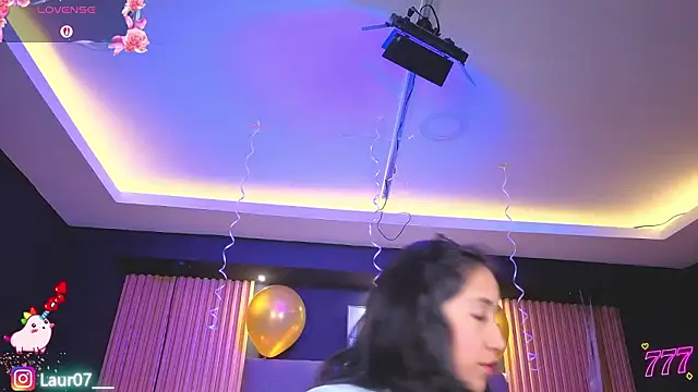 Lauroberts7 online show from 03-10-26, 03:43