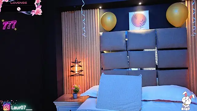 Lauroberts7 online show from 03-20-26, 03:51