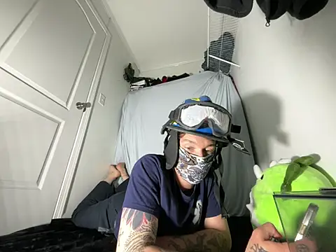 Jaxrouge online show from 11-18-25, 06:17