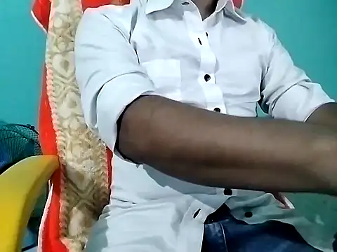 Snapshot of HandSome_Perverter chatting on 11-18-25, 06:00 HandSome Perverter online show from 11-18-25, 06:00