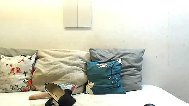 BrunetteNaomi8 online show from 06-12-26, 10:18