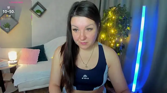 still  her online show from 12-22-25, 01:28