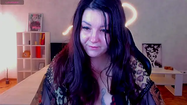 still  her online show from 11-25-25, 01:39