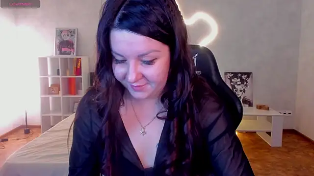 still  her online show from 11-28-25, 01:17