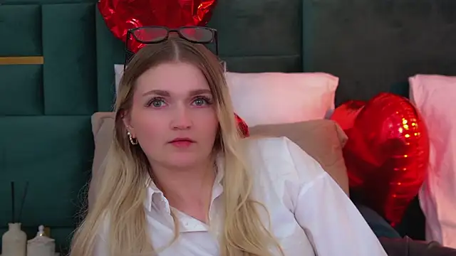 AnnyRaii online show from 02-14-26, 06:08