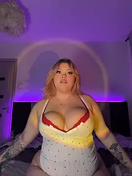 Laylaa Star online show from 11-19-25, 09:48