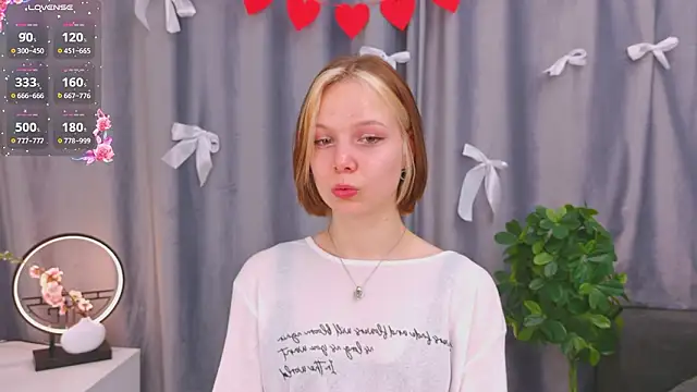 Snapshot of UmbraVelour chatting on 02-16-26, 01:21 UmbraVelour online show from 02-16-26, 01:21