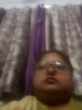 Snapshot of Simran62 chatting on 01-10-26, 06:36 Simran62 online show from 01-10-26, 06:36