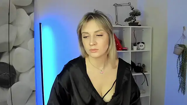 Snapshot of AlisaCam24 chatting on 11-21-25, 06:45 AlisaCam24 online show from 11-21-25, 06:45